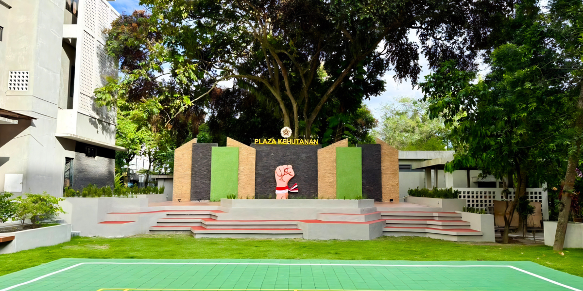PLAZA KEHUTANAN